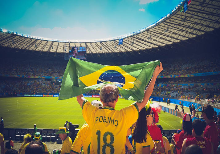 Qui a introduit la passion du football au Brésil ?