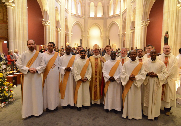 Huit jésuites ordonnés diacres le samedi 14 avril 2018 en l’église Saint-Ignace