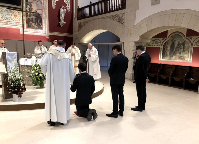 Premiers vœux de trois novices jésuites