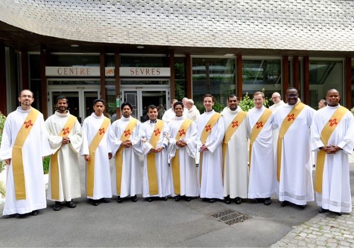 Ordinations diaconales de onze jésuites le 20 juin en l’église Saint-Ignace à Paris