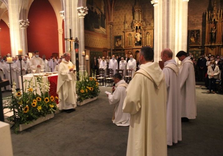 Retour sur les derniers vœux de Grégoire Catta sj, Pierre Molinié sj, Noël Couchouron sj et Jean Nguyen Quoc Tuan sj en l’église Saint-Ignace à Paris