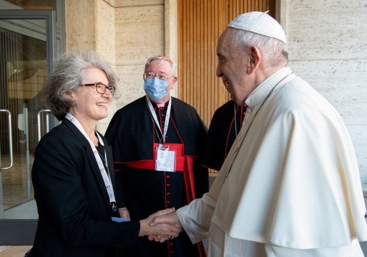 « Faire Église ; vie religieuse et synodalité », par Sr Nathalie Becquart